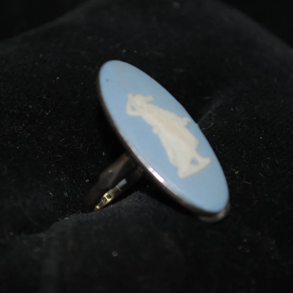 Vintage Wedgwood Sterling Jasperware Cameo of Hygieia, Goddess of Health, Ring